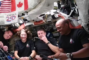 Астронавти Artemis II побили рекорд Apollo 13 та повертаються на Землю