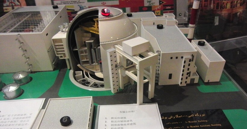 Bloomberg оцінило масштаби наслідків від потенційного удару по АЕС Бушер в Ірані