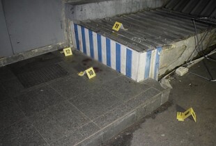 Поліцейськ затримали нападника, який смертельно поранив ножем 23-річного чоловіка на дитячому майданчику у Києві