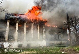 росія знищила історичну пам’ятку на Харківщині: згоріла садиба Донців-Захаржевських