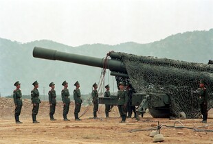 КНДР протестувала новітнє озброєння - електромагнітну зброю і бомбу з вуглецевого волокна
