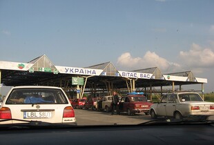 Українці їдуть додому: на кордоні утворилися черги перед Великоднем