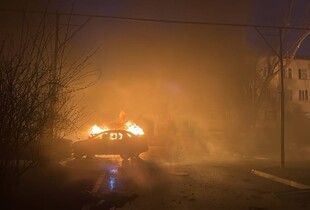 Конотоп атакували дрони: прилетіло у багатоповерхівку, горіли квартири і автівки