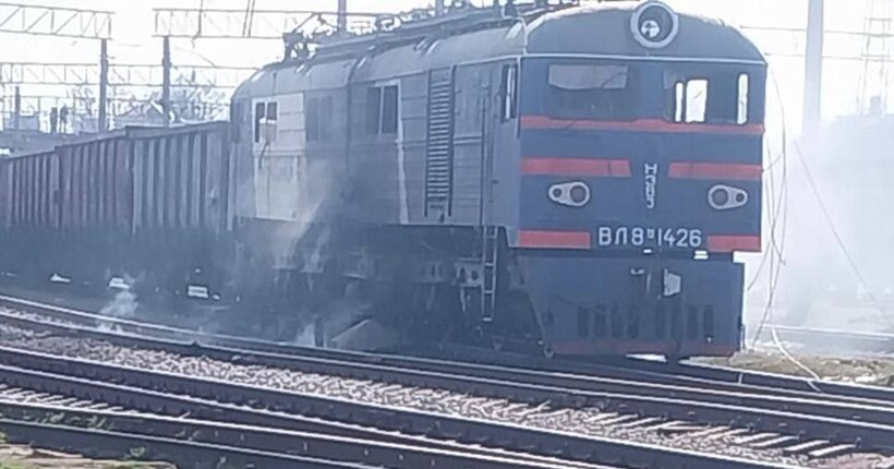 Росіяни вдарили поблизу локомотиву вантажного поїзда на Дніпропетровщині