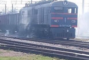 Росіяни вдарили поблизу локомотиву вантажного поїзда на Дніпропетровщині