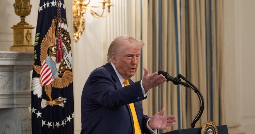 Трамп розкритикував Папу Римського і опублікував зображення в ролі месії