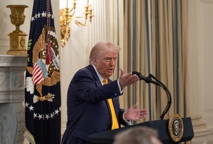 Трамп розкритикував Папу Римського і опублікував зображення в ролі месії