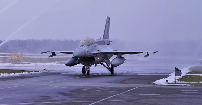 У Польщі закрили два аеропорти через атаку рф по Україні