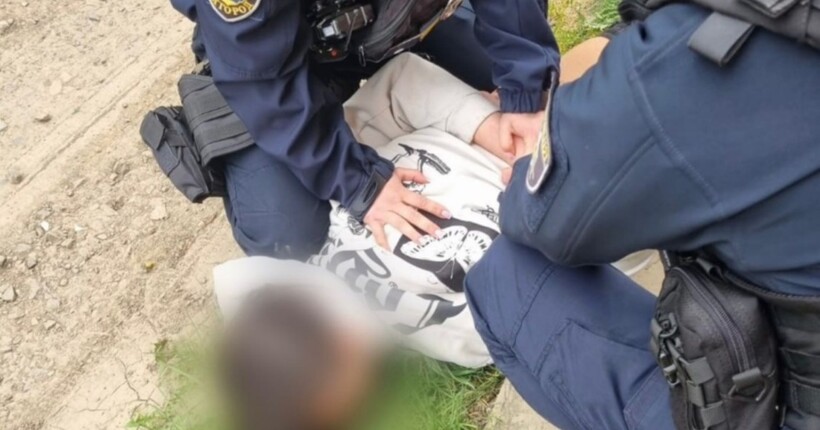 На Закарпатті школяр відкрив стрілянину в класі: поранено учня