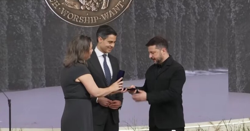 Зеленського і український народ нагородили премією Four Freedoms Award в Нідерландах - відео