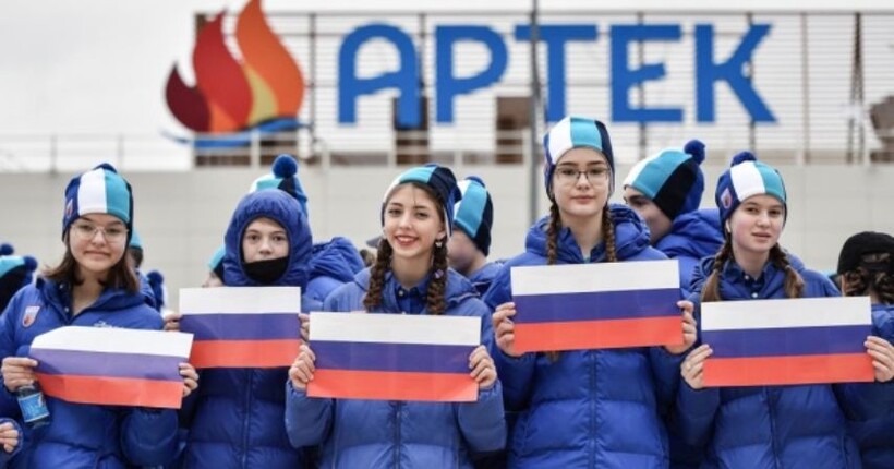 Окупанти навчатимуть підлітків керувати дронами у таборі 