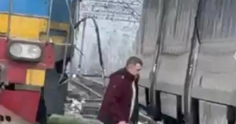 На Вінниччині зіткнулися тепловоз і поїзд 