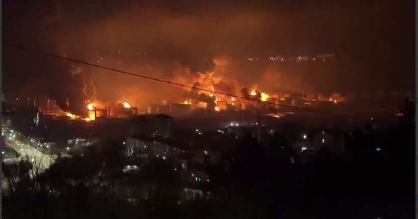 В Туапсе після атаки дронів вирує пожежа в порту та на НПЗ