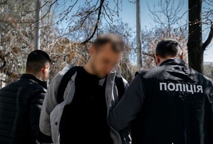 Столичні правоохоронці викрили схему легалізації іноземців в Україні за $3000