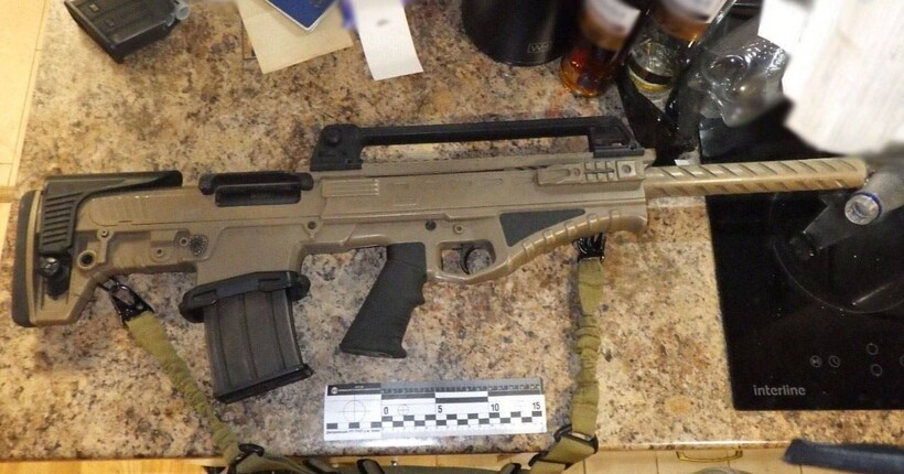 У столиці затримали 37-річного чоловіка, який розгулював по ЖК з автоматом