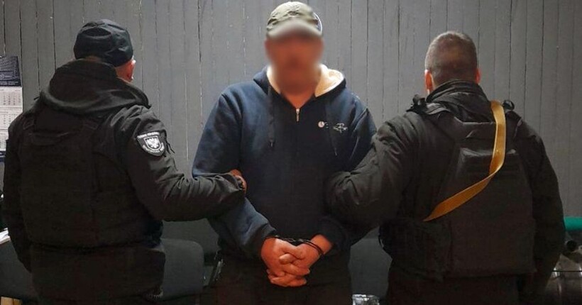 У Новгород-Сіверському затримали чоловіка, який погрожував підірвати гранату в магазині