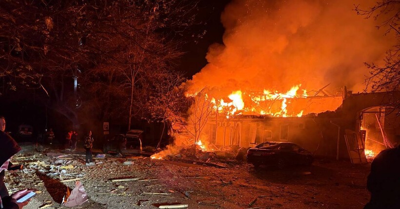 росія вдарила по житлових будинках в Одесі: загинуло подружжя, 15 поранених