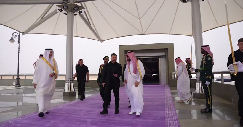 Зеленський прилетів в Саудівську Аравію: президент назвав ціль візиту