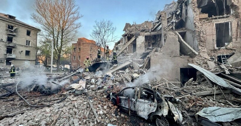 Ворог масовано атакував Дніпро: 14 травмованих, серед них є дитина