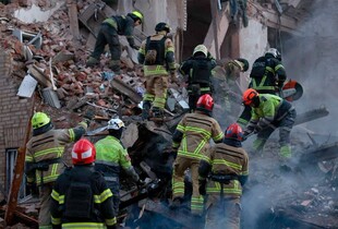 Удар по Дніпру: рятувальники дістали тіла двох загиблих з-під завалів будинку