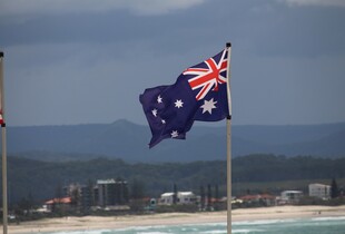 У США перед візитом Чарльза III переплутали прапори: замість британських вивісили австралійські