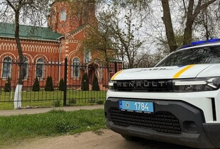 У Миколаєві з даху адмінбудівлі впав чоловік