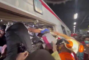 Два поїзди зіткнулись у передмісті Джакарти: є загиблі і десятки постраждалих (відео)