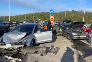 У Києві на Дарницькому мосту сталась смертельна ДТП за участі трьох автівок: подробиці