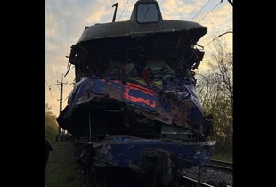 На Львівщині поїзд зіткнувся з автокраном: загинув машиніст УЗ