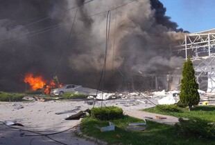 У Запоріжжі після удару КАБами спалахнули пожежі: є загиблий і поранені
