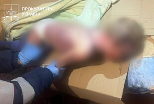 Сховала тіло дворічного сина у коробці в шафі: на Київщині жінці оголосили підозру