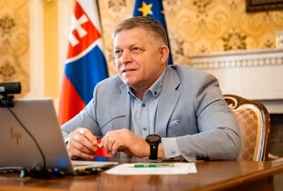 Візит Фіцо в Москву на 9 травня: Польща назвала умову, за якої “вибачить” поїздку