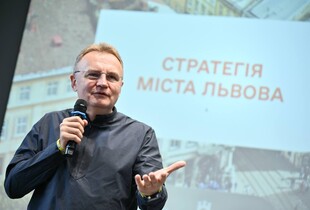 Садового облили невідомою рідиною у центрі Львова: що відомо