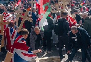Протести в Лондоні: десятки тисяч людей вийшли на ультраправий і пропалестинський марші