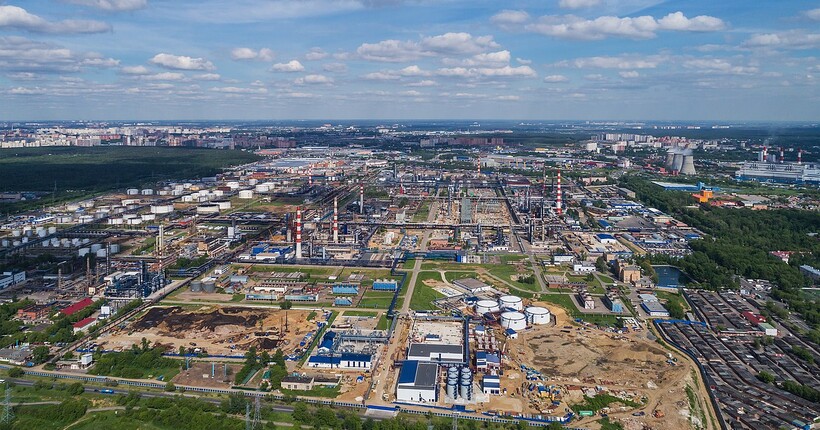НПЗ в Москві зупинив роботу після прильотів