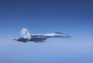Російські Су-35 та Су-27 переслідували британський літак над Чорним морем (відео)