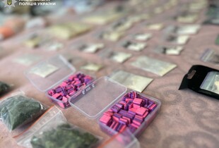 У Києві знешкодили канал збуту наркотиків та психотропів: затримано 25-річну жінку