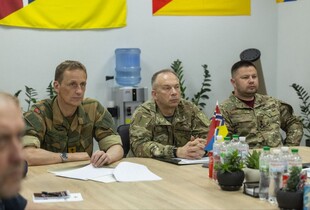 Сирський та головнокомандувач ЗС Норвегії побував на лінії фронту в Україні
