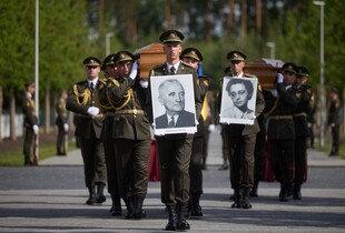 Зеленський узяв участь у перепохованні полковника ОУН Андрія Мельника на військовому меморіалі