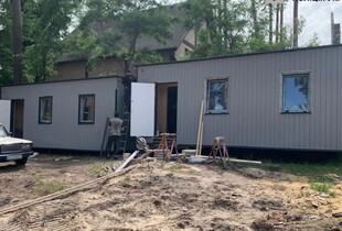 Розкрадання 2 млн грн на модульних будинках для мешканців Мощуна на Київщині: підряднику загрожує до 12 років