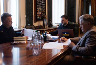 Зеленський обговорив із президентом Румунії посилення безпеки після інцидента з російським дроном в Галаці