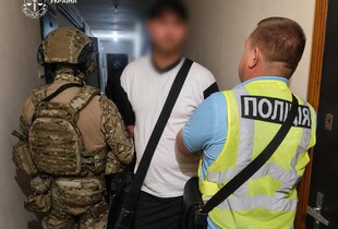 У Києві чоловік зв’язав і обікрав пенсіонерку: йому загрожує 15 років позбавлення волі