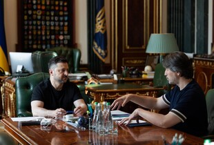 Зеленський зустрівся з Притулою: обговорили експорт зброї та закупівлі для ЗСУ