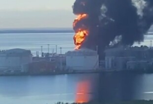 Дрони атакували нафтовий термінал у Санкт-Петербурзі: на підприємстві спалахнула масштабна пожежа (відео)