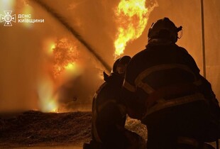 Росіяни атакували промисловий об'єкт на Київщині: поранений водій бензовоза (фото)