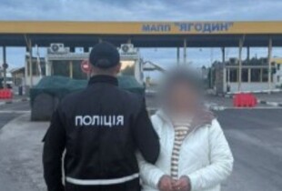 Правоохоронці затримали колаборантку, яка направляла неповнолітніх до спецзакладів під час окупації рф
