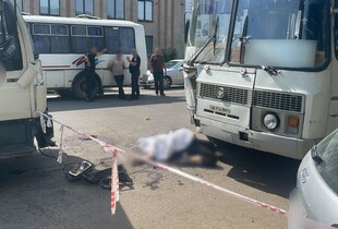 ДТП у Виноградові: вантажівка в’їхала в людей біля автобуса, є загиблі