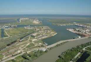 Дрони знову уразили морпорт Темрюк на Кубані: виникли пожежі