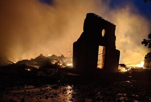 Ворог поцілив по кіностудії Довженка у Києві: згоріла найстаріша костюмна колекція України