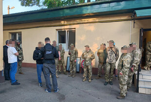 На Одещині ДБР затримало дев'ятьох учасників групи, які катували чоловіків у РТЦК